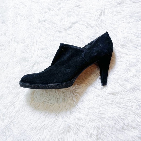 Stuart Weitzman Black Suede Dip Ankle Booties SZ7 - Picture 6 of 7